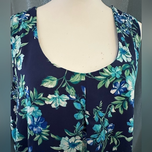NY Collections Women Blue Floral blouse with split front and button on the back - Picture 5 of 9